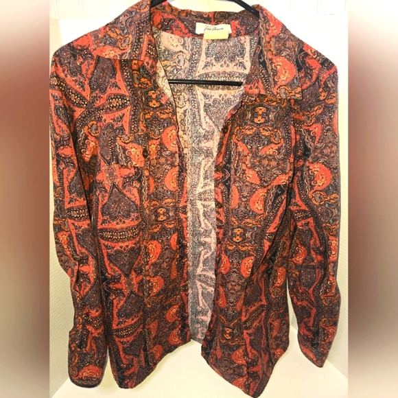 Van Heusen patterned button down - Picture 1 of 3